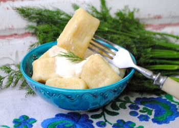 Картопляні подушечки під соусом