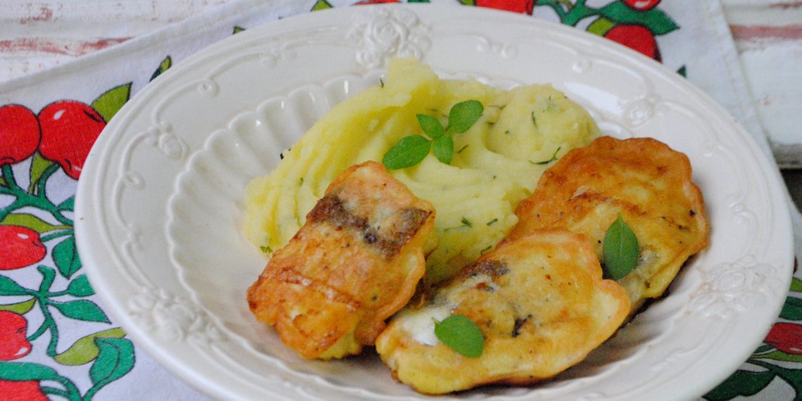 Риба в цибулевому клярі