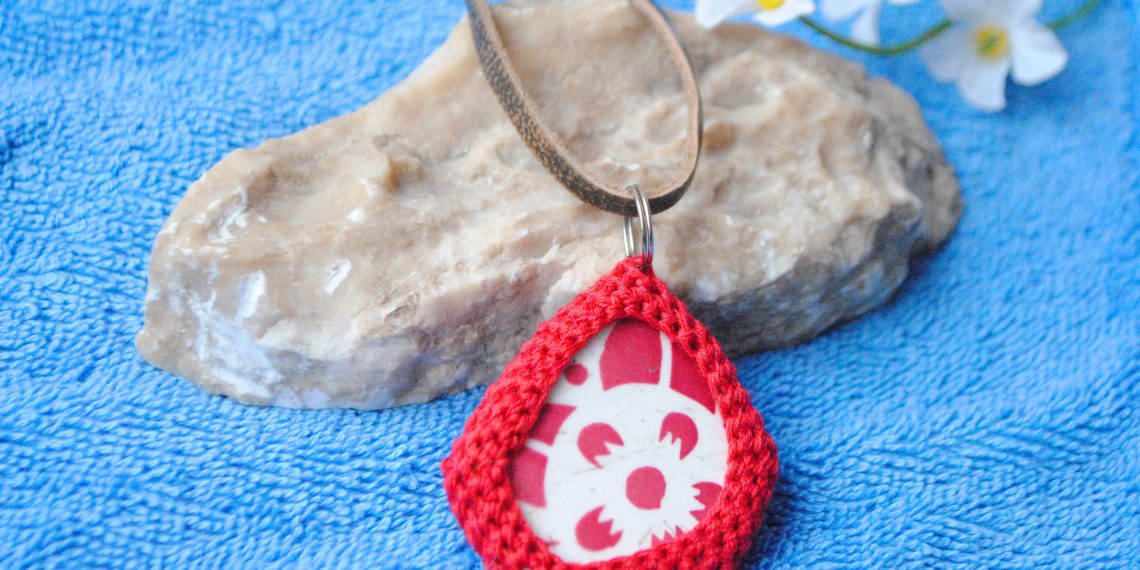 Кулон із чашки