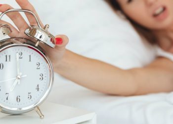 Чому потрібно прокидатися одразу після дзвінка будильника