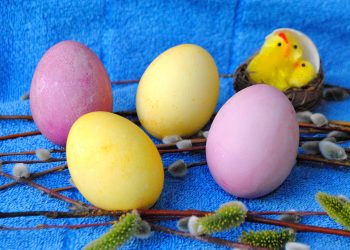 Натуральні барвники для Великодніх яєць