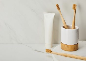 Почистити важкодоступні місця в домі допоможе зубна щітка