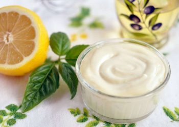 Майонезна маска для ніг