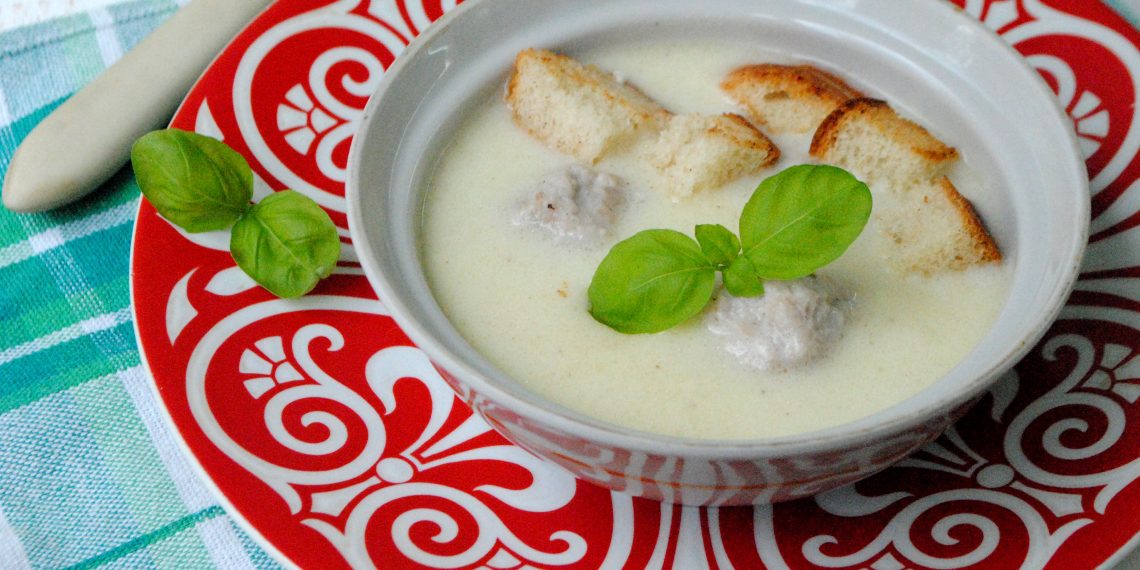 Сирний суп із фрикадельками