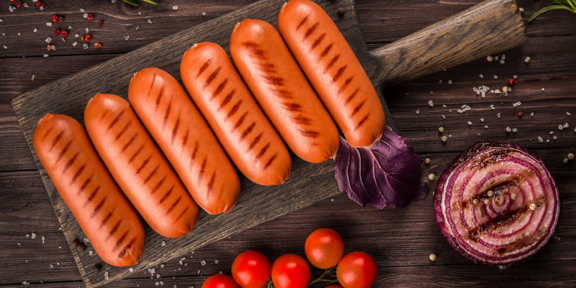 Як обрати якісні сосиски та перевірити їх натуральність у домашніх умовах?