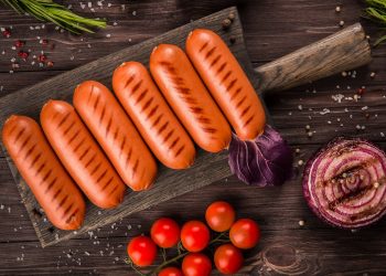 Як обрати якісні сосиски та перевірити їх натуральність у домашніх умовах?