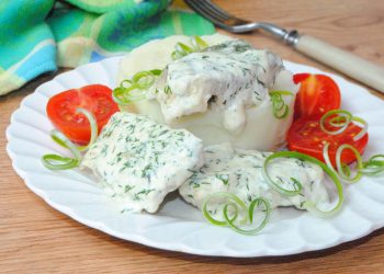 Хек у кроповому соусі