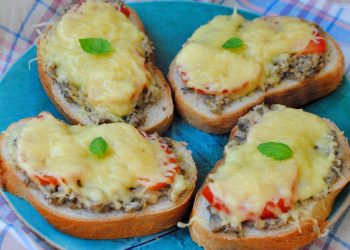 Гарячі бутерброди з фаршем