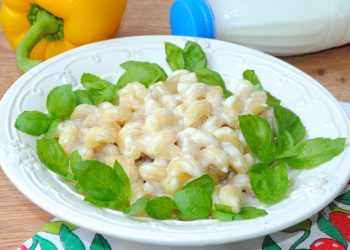 Макарони у сирно-молочному соусі