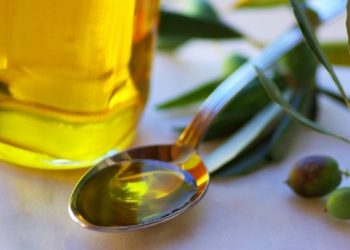 Забруднені руки відмиє олія