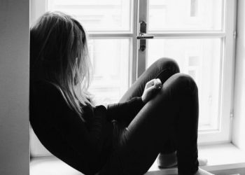 Не любила, а страждає?