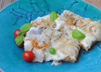 Риба в сметанно-цибулевому соусі