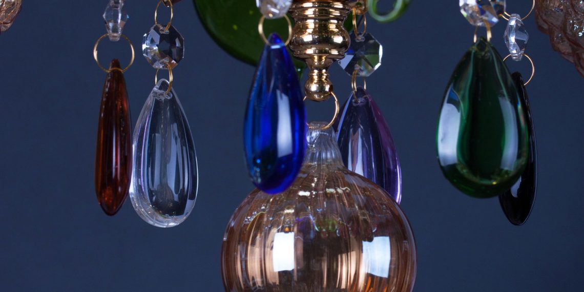 Як помити люстру