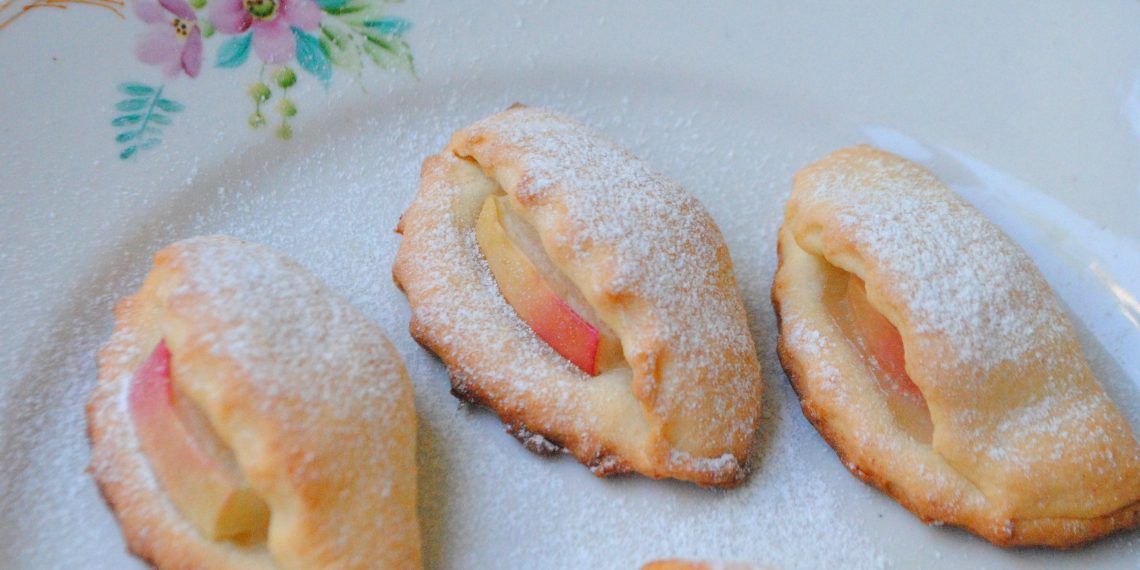 Сочники з яблуками