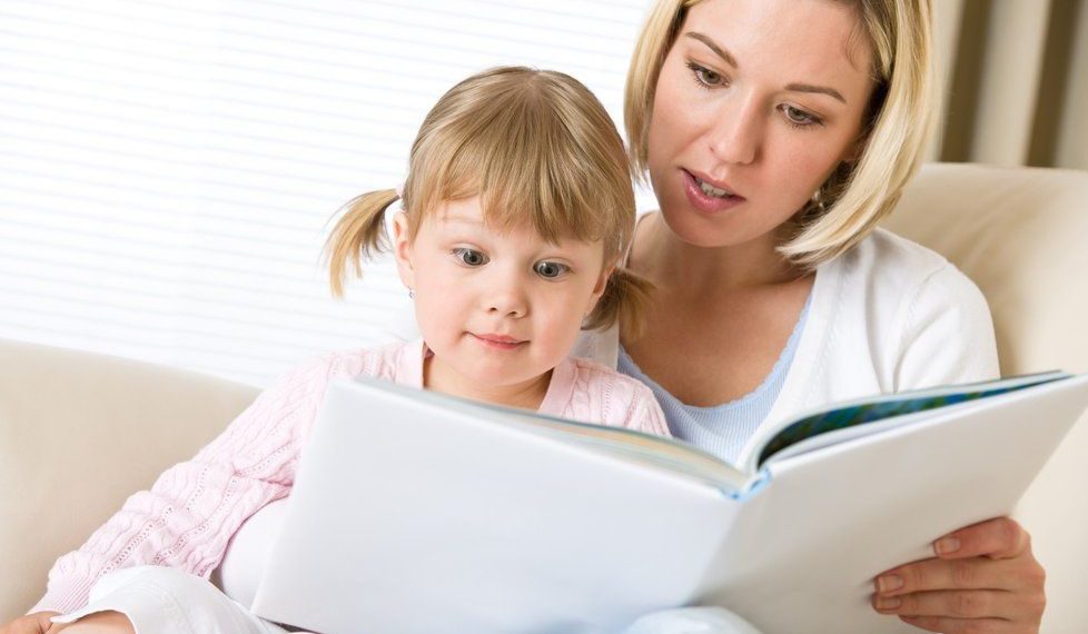 Як скористатися послугою муніципальна няня та хто може нею бути?