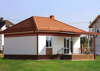 Чим залатати щілини на фасаді будинку