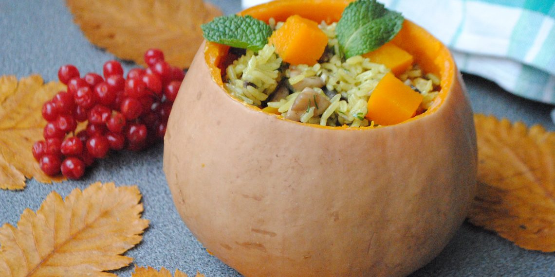 Грибний плов у гарбузовому горщику