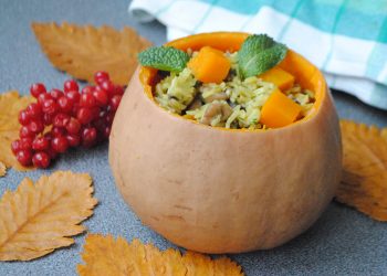 Грибний плов у гарбузовому горщику