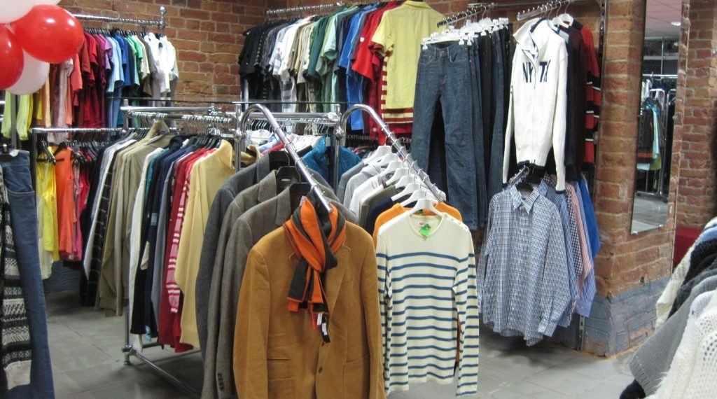 Одяг з секонд-хенду: як позбутися запаху