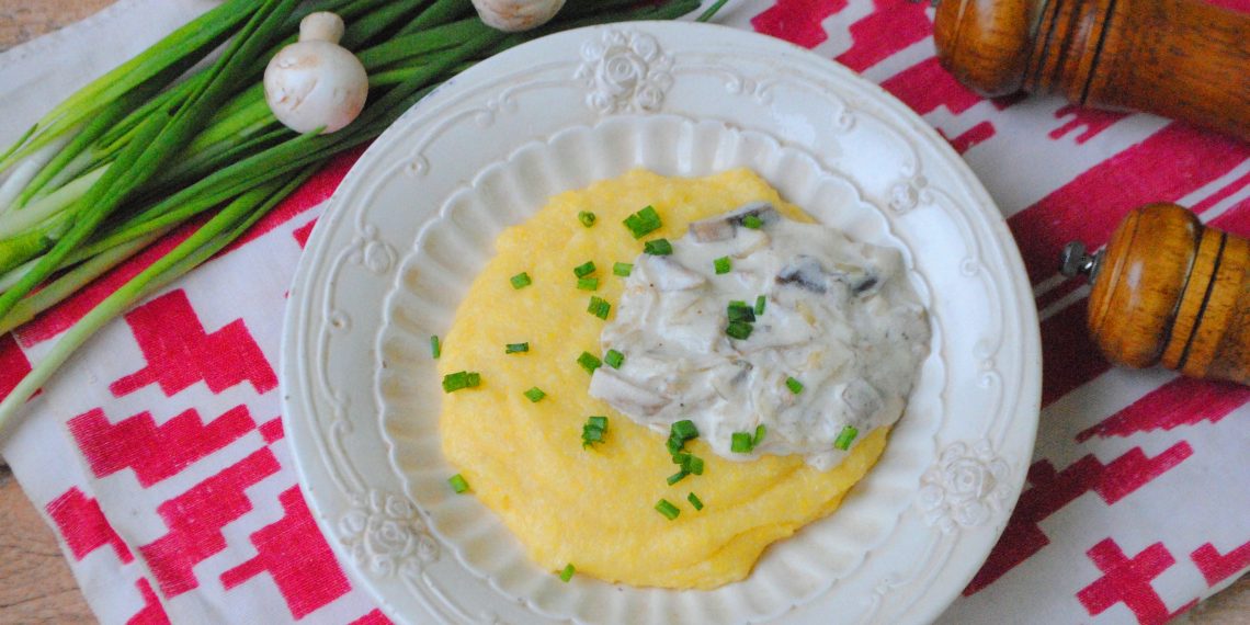 Банош із грибною мачанкою