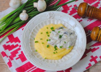 Банош із грибною мачанкою