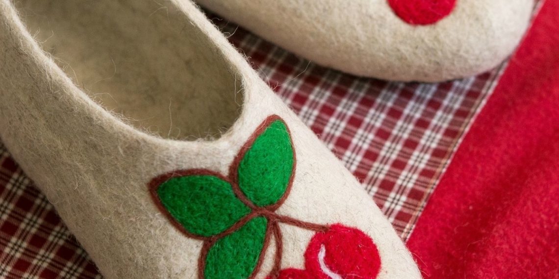 Чим корисні повстяні тапочки