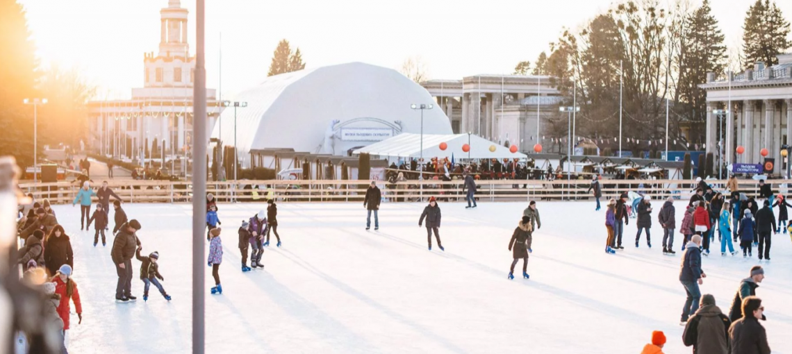 Вони зустрілись на ковзанці