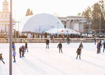 Вони зустрілись на ковзанці
