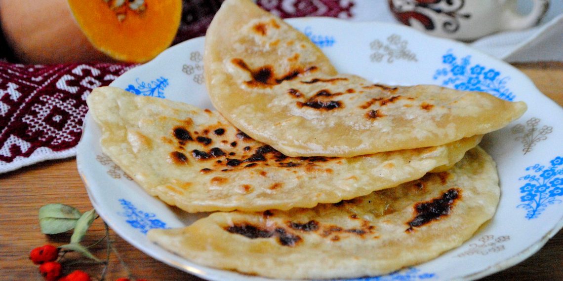 Янтики — кримські чебуреки