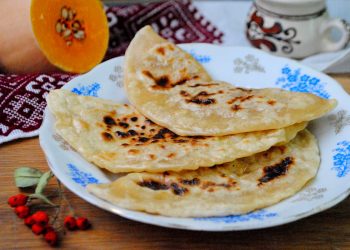 Янтики — кримські чебуреки