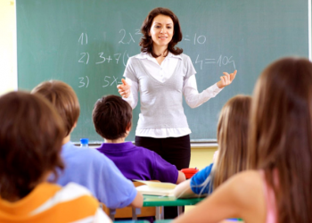 Освітяни отримуватимуть більше