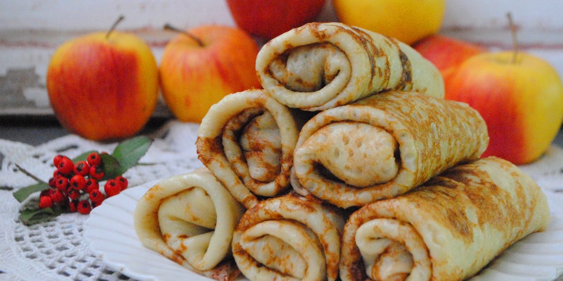 Млинці з яблуками на заварному тісті