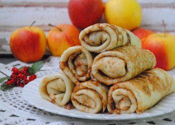 Млинці з яблуками на заварному тісті