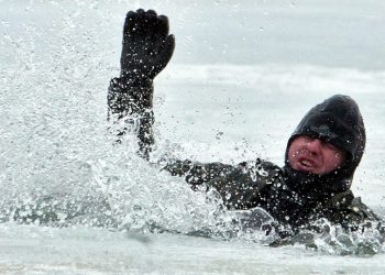 Перша допомога тим, хто потрапив під лід