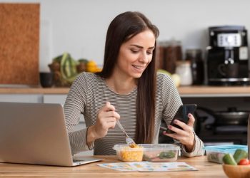 Скільки повинна тривати обідня перерва та чи можна під час неї відлучатись із роботи?