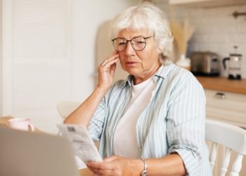 Що робити, якщо при досягненні пенсійного віку не вистачає стажу