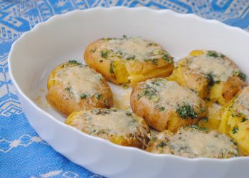 М’ята картопля з сиром сулугуні