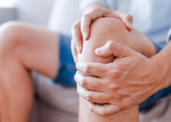 Біль у колінах: допоможе гімнастика і самомасаж