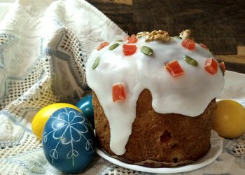 Паска на жовтках з білковою глазур’ю