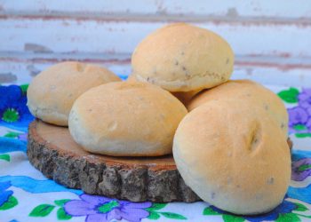 Булочки з простих інгредієнтів