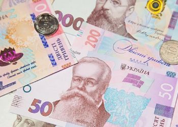 Хто несе відповідальність за затримку зарплати в регіонах бойових дій?