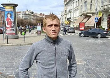 Плив 4 км крижаним морем, аби врятуватися