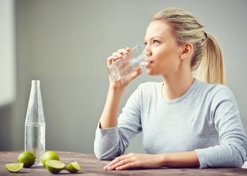 Дослідження свідчать, що зневоднення може викликати стрес і поганий настрій