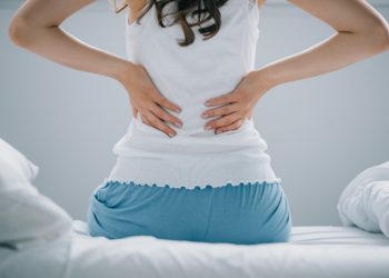 Неправильне взуття шкодить хребту