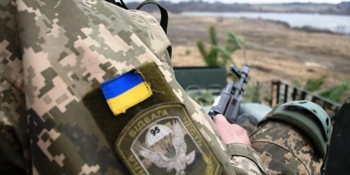 Чи мають право військовослужбовці звільнитися зі служби в умовах воєнного стану?