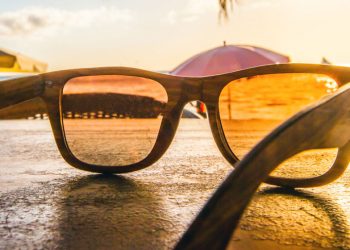 Чому і кому треба носити сонцезахисні окуляри