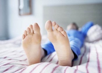 Безсоння може бути наслідком “неспокійних ніг”