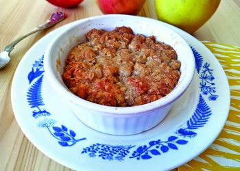 Яблука, запечені під вівсяною скоринкою