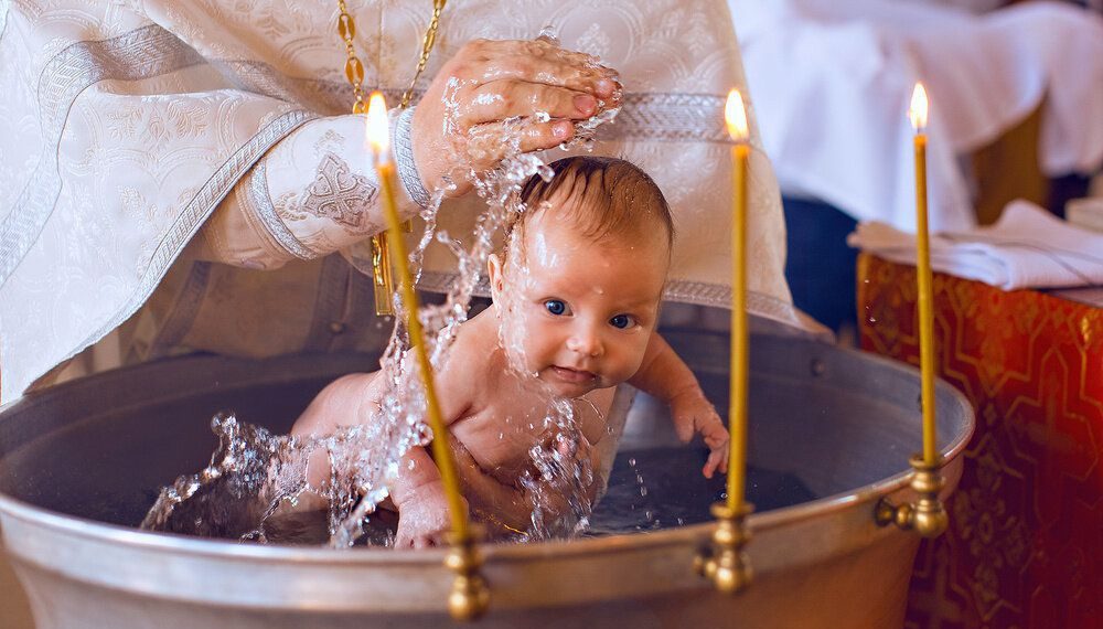 Якщо дитина плаче під час хрещення