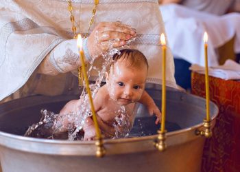 Якщо дитина плаче під час хрещення